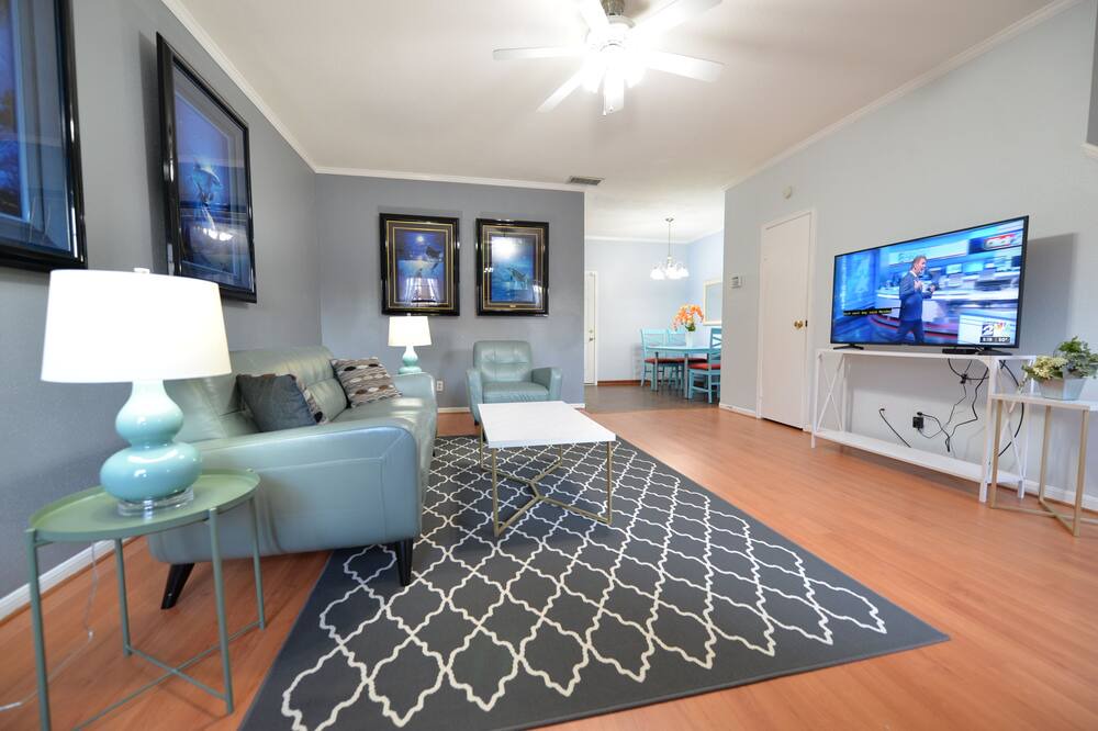 Photo of Livingroom in Westchase