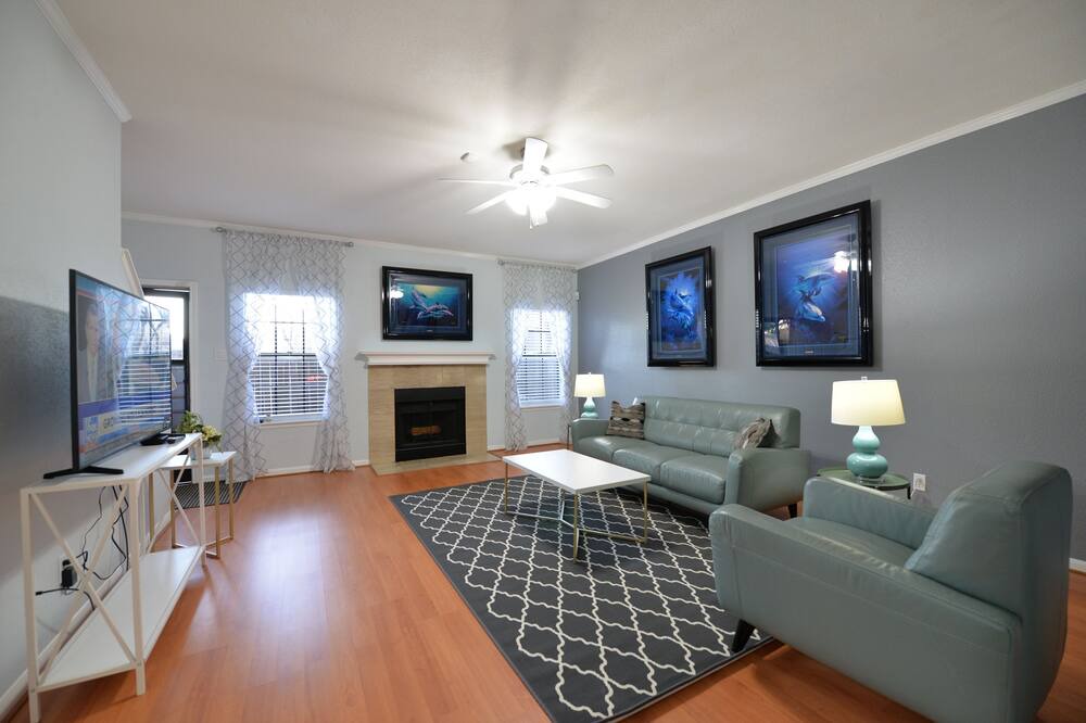 Photo of Livingroom in Westchase