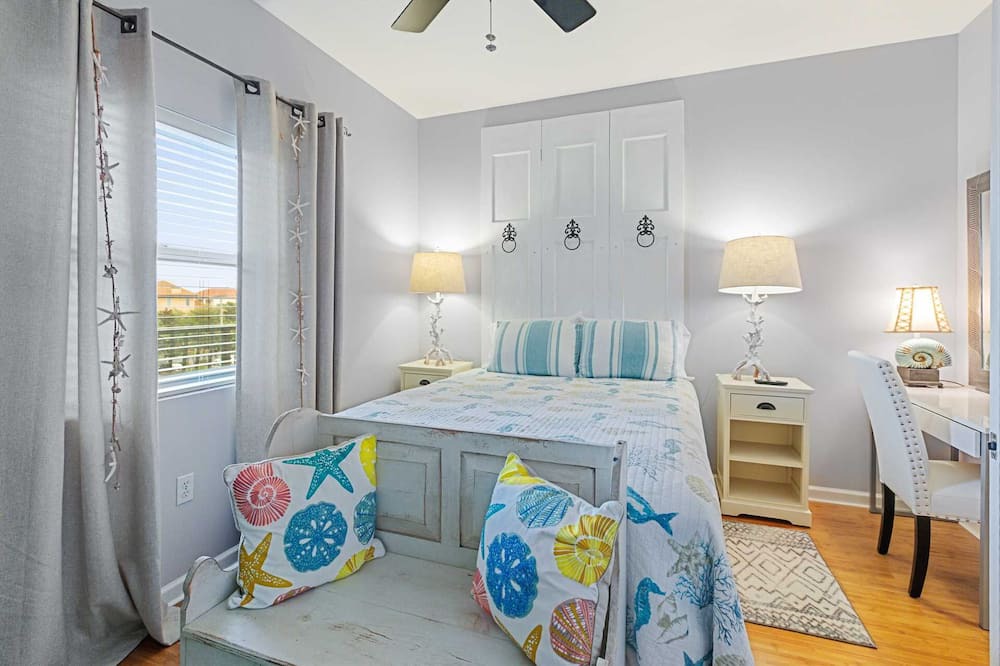 Photo of Bedroom in Frangista Beach