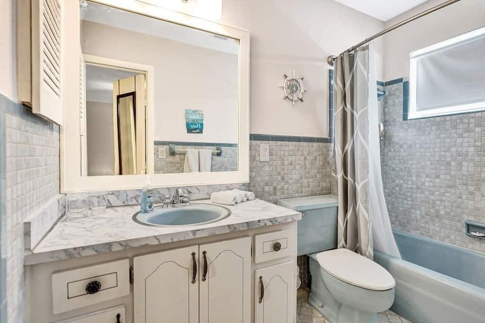 Photo of Bathroom in Victoria Park