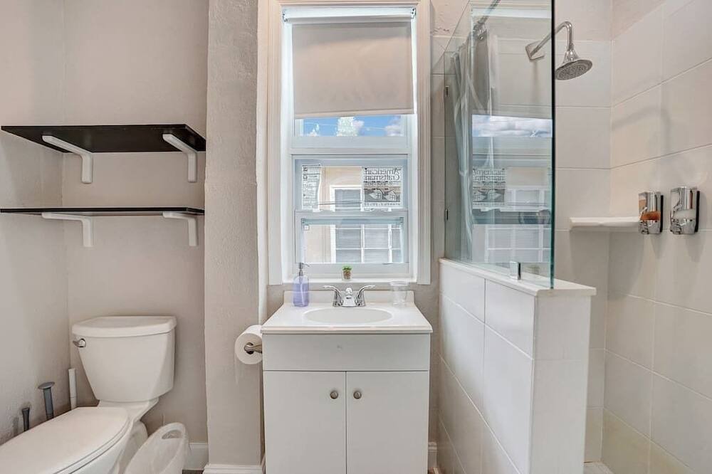 Photo of Bathroom in Victoria Park