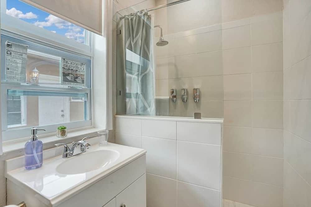 Photo of Bathroom in Victoria Park