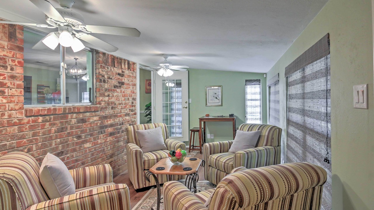 Photo of Livingroom in Glen Rose