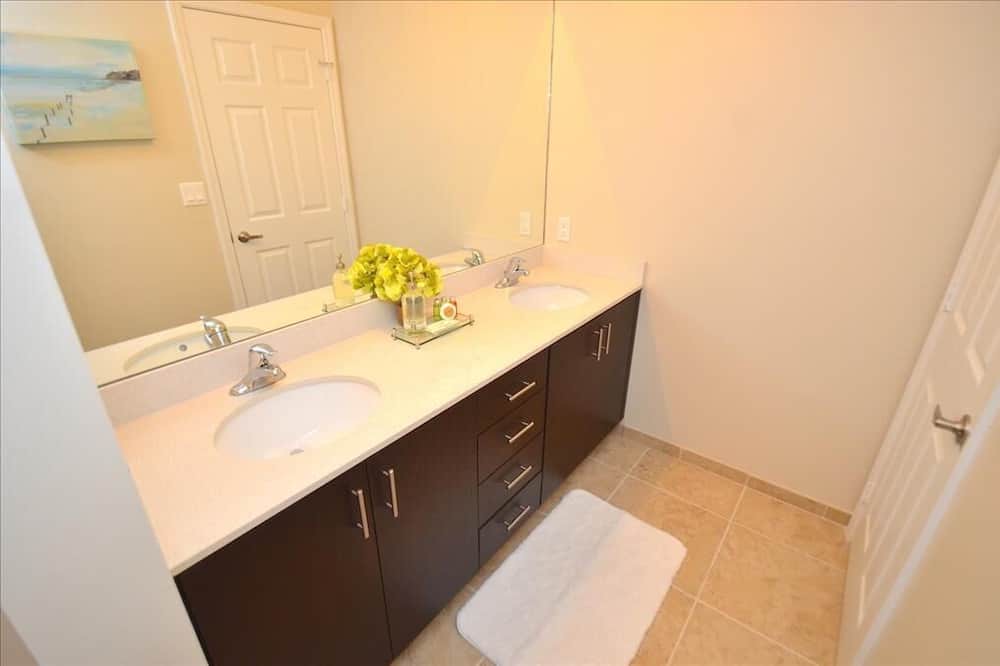 Photo of Bathroom in Cypress Point
