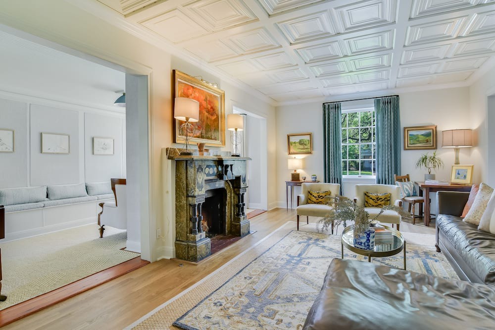 Photo of Livingroom in Pemberton Heights