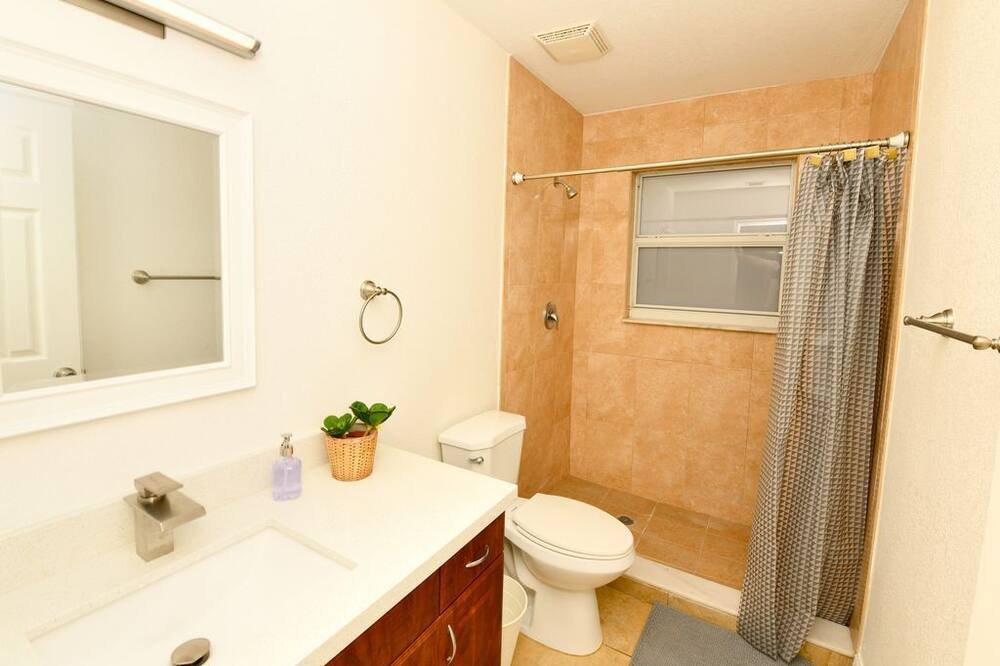 Photo of Bathroom in Imperial Point