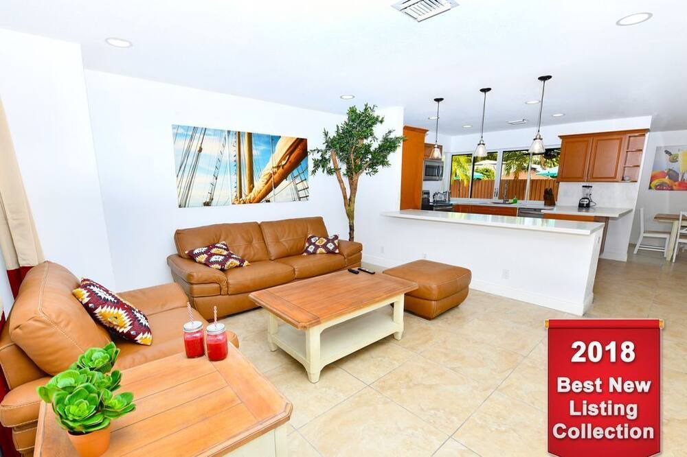 Photo of Livingroom in Imperial Point