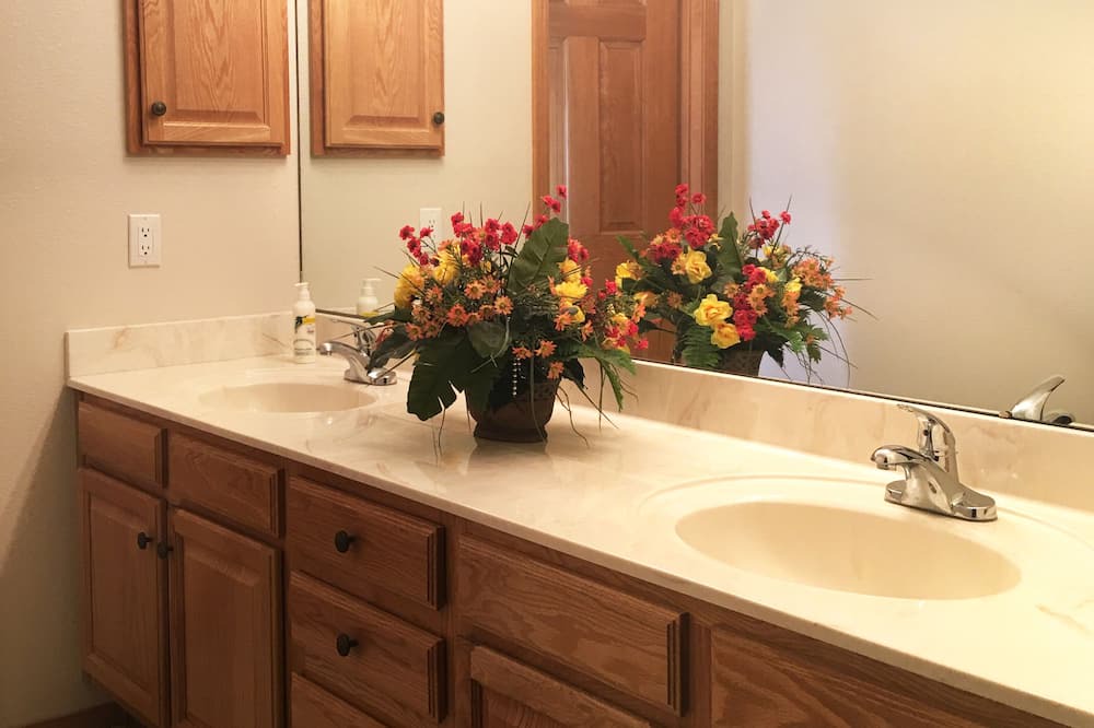 Photo of Bathroom in Amalia