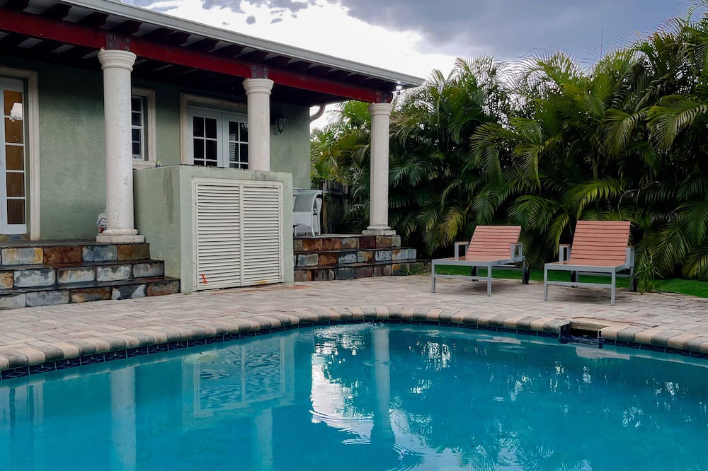 Photo of Outdoor in Royal Poinciana