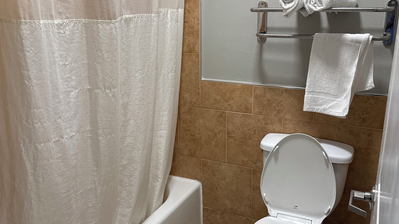 Photo of Bathroom in FM 1960