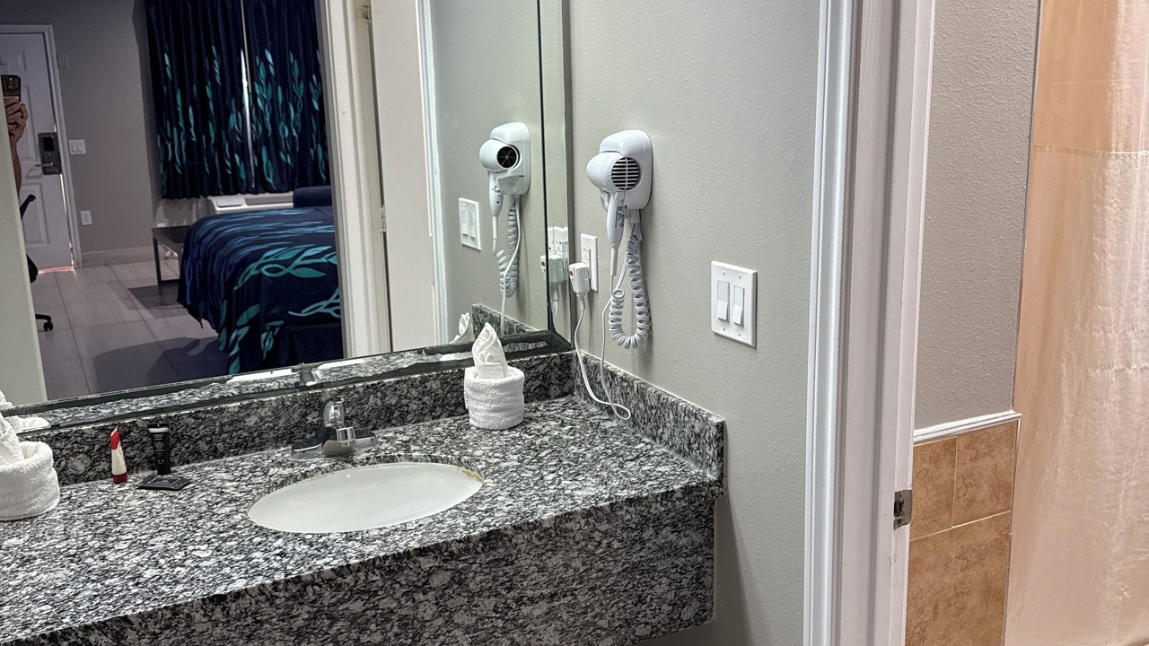 Photo of Bathroom in FM 1960