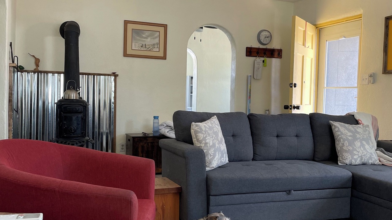 Photo of Livingroom in Truth or Consequences