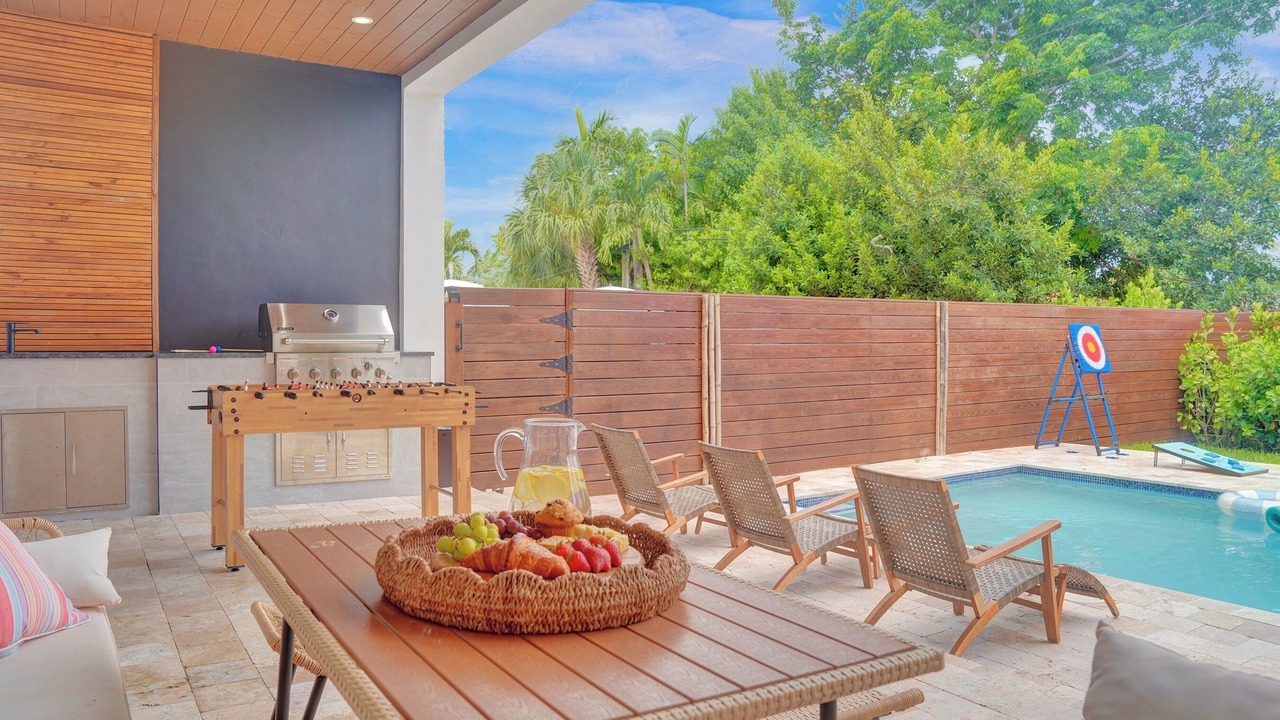Photo of Patio Balcony in Middle River Terrace