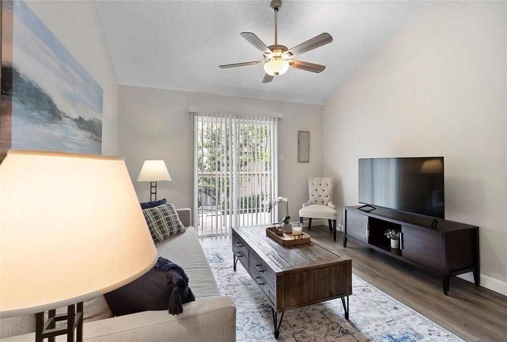 Photo of Livingroom in Westchase