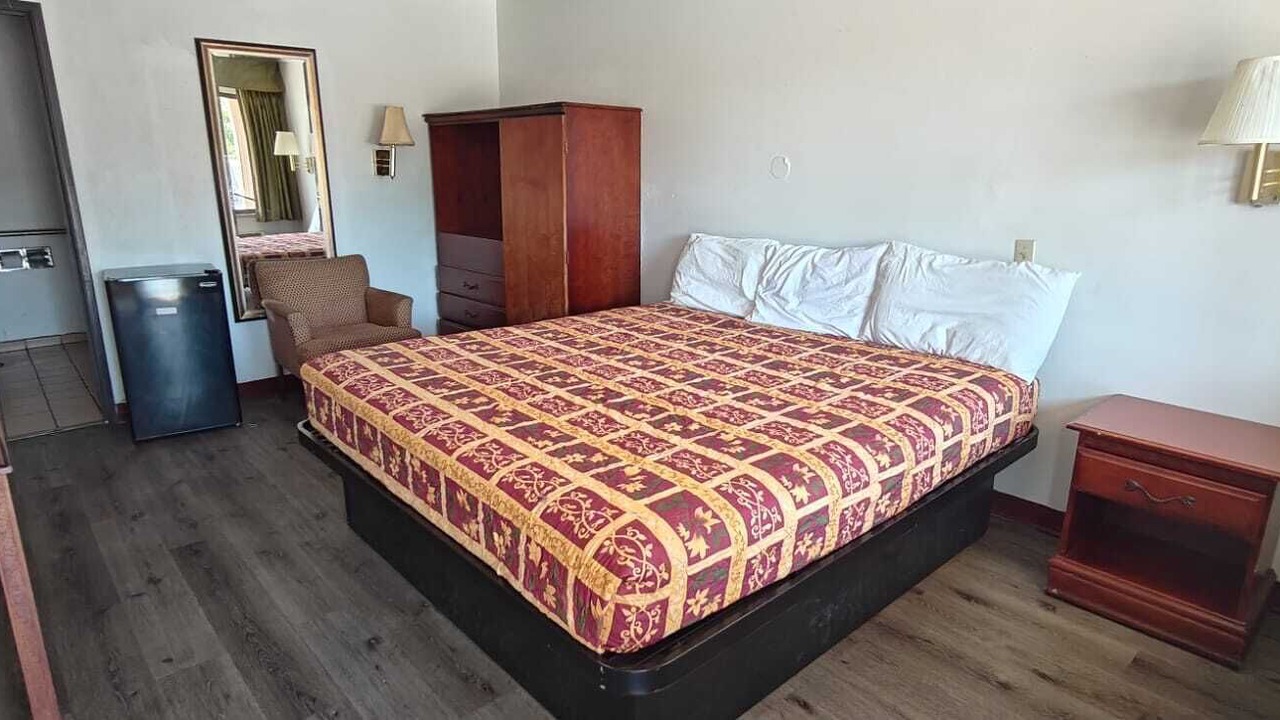 Photo of Bedroom in Trumbull Village