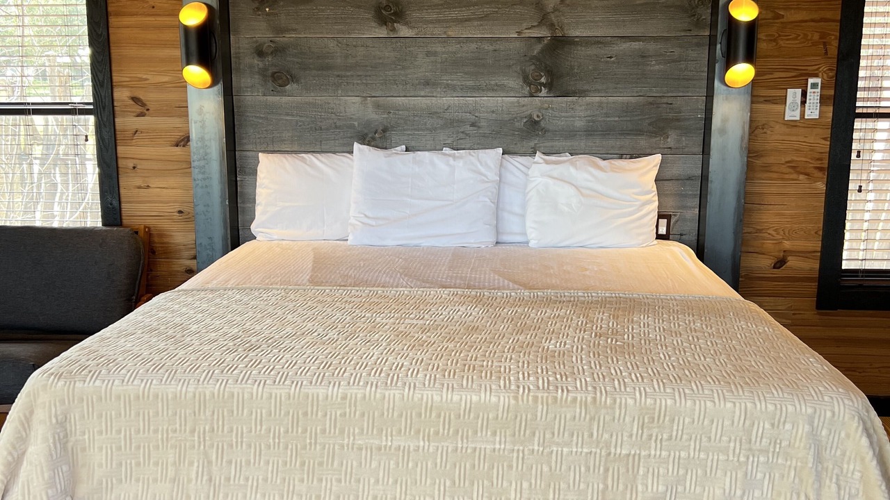 Photo of Bedroom in Canyon Lake