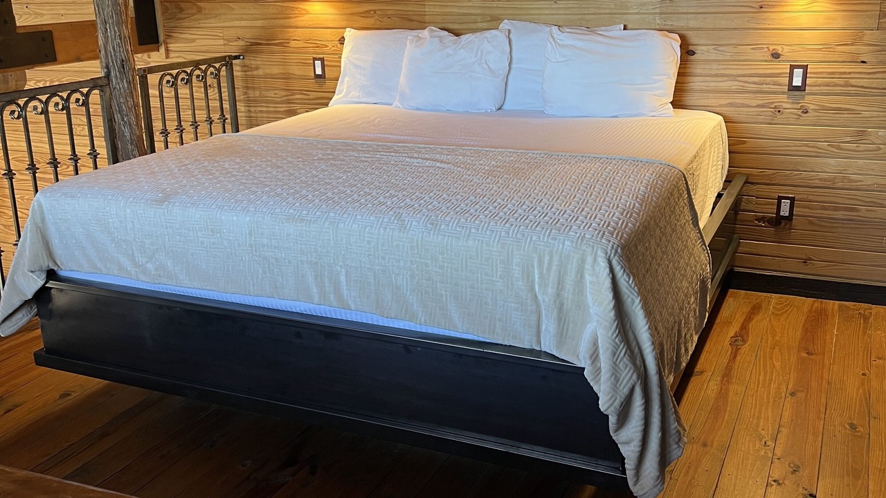 Photo of Bedroom in Canyon Lake