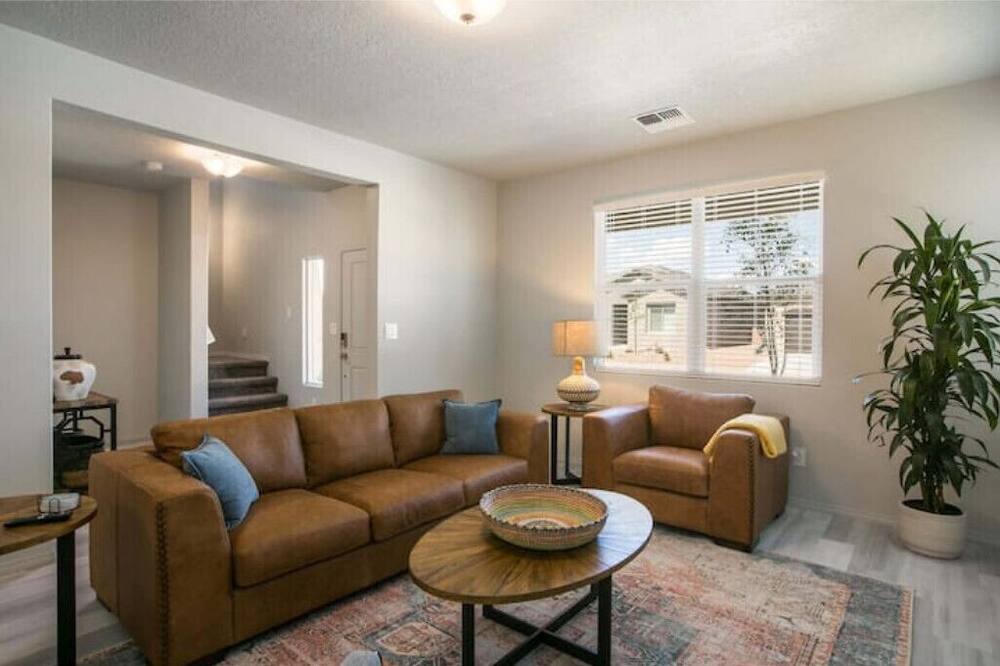 Photo of Livingroom in Mesa Del Sol Innovation Park