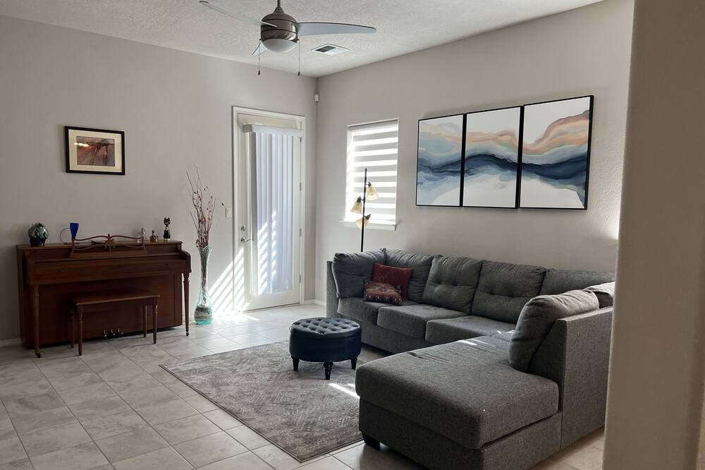 Photo of Livingroom in Paradise Hills Civic