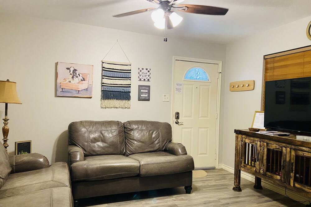 Photo of Livingroom in Eastern Division