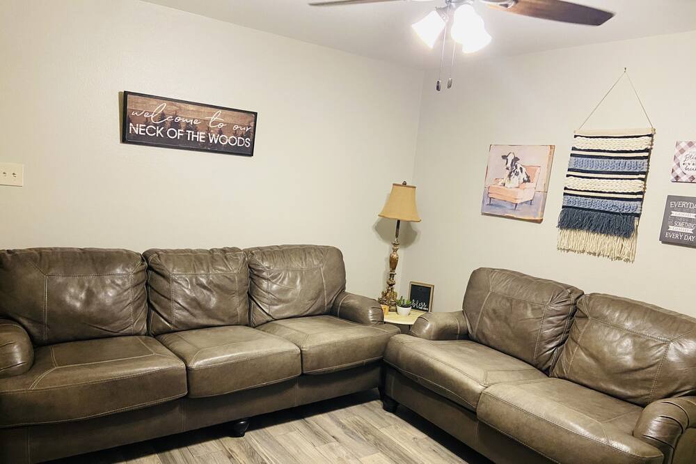 Photo of Livingroom in Eastern Division