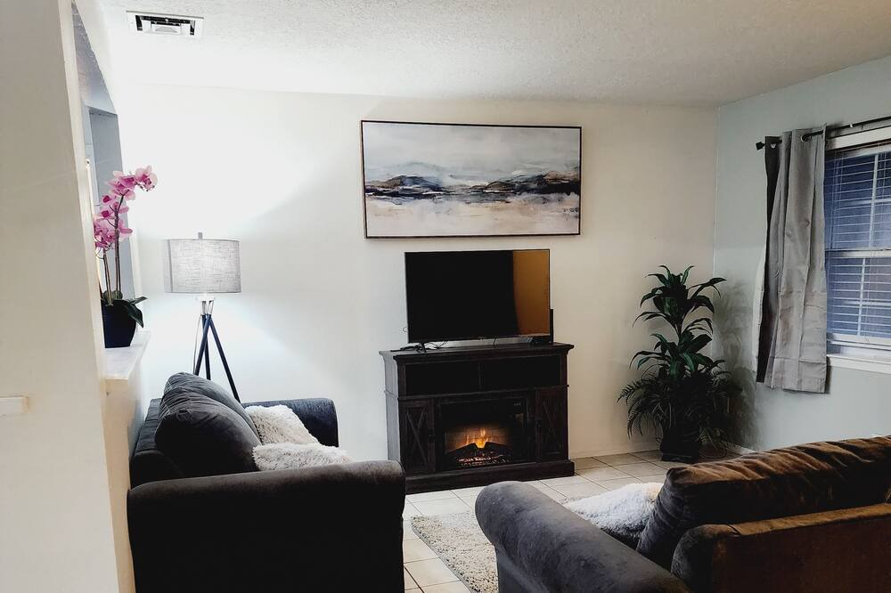 Photo of Livingroom in Paradise Hills Civic