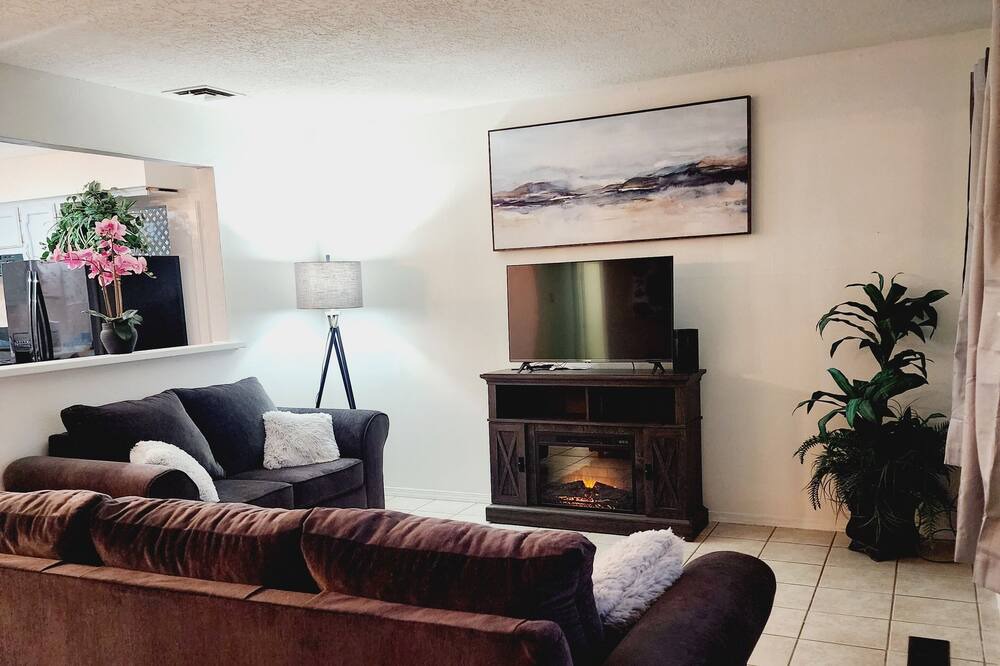 Photo of Livingroom in Paradise Hills Civic