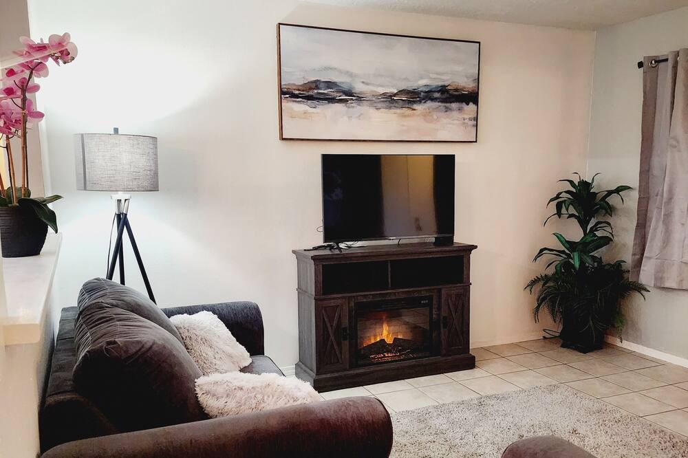 Photo of Livingroom in Paradise Hills Civic