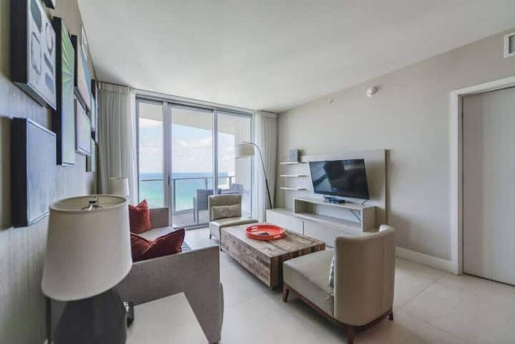 Photo of Livingroom in Hallandale Beach