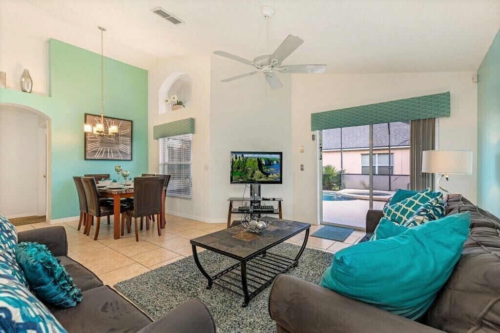 Photo of Livingroom in Seasons