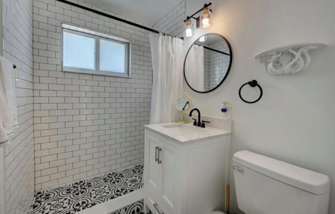 Photo of Bathroom in Harbor Village