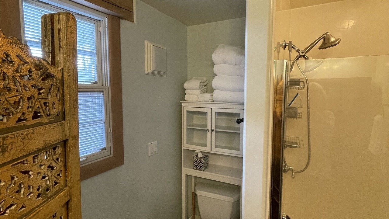 Photo of Bathroom in Los Ranchos de Albuquerque