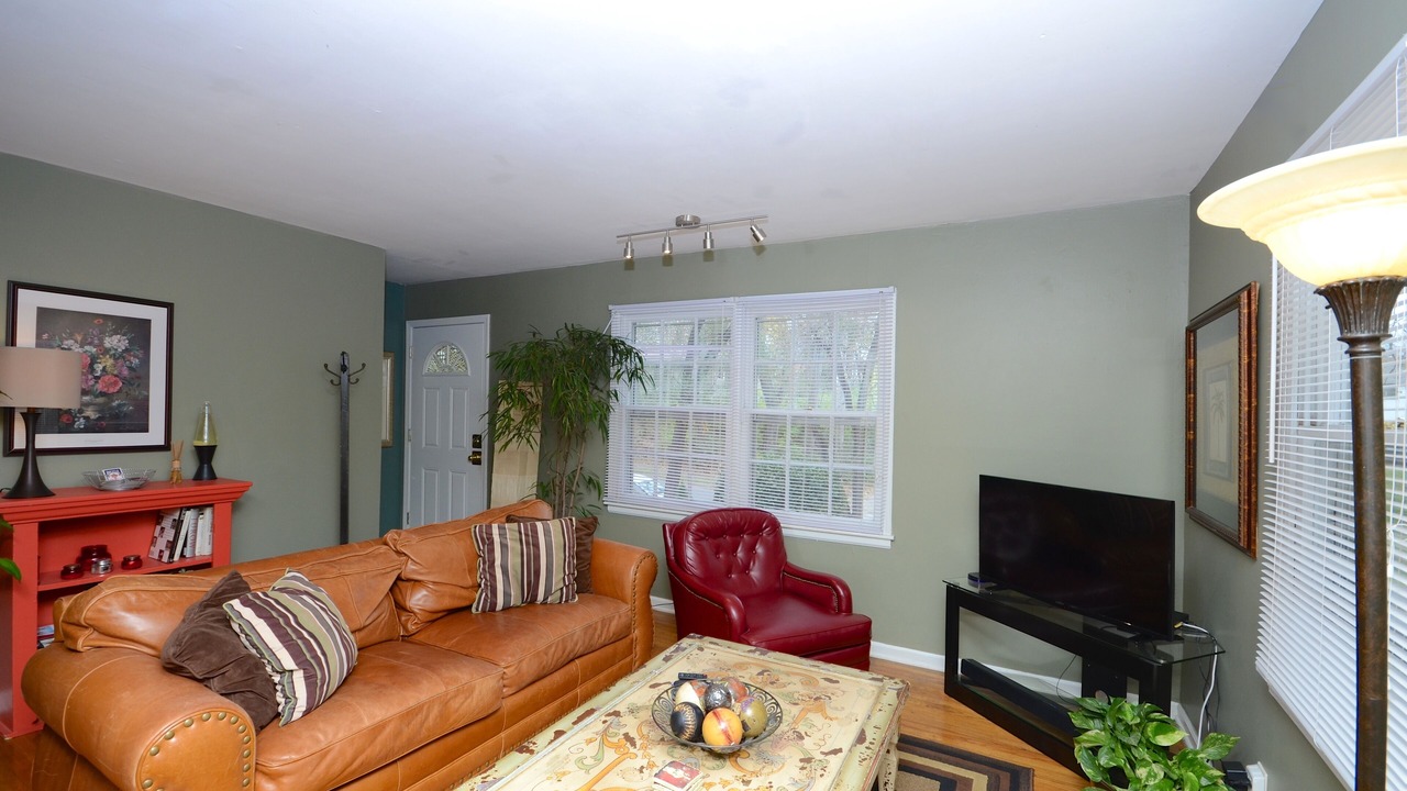 Photo of Livingroom in Midtown - Westport