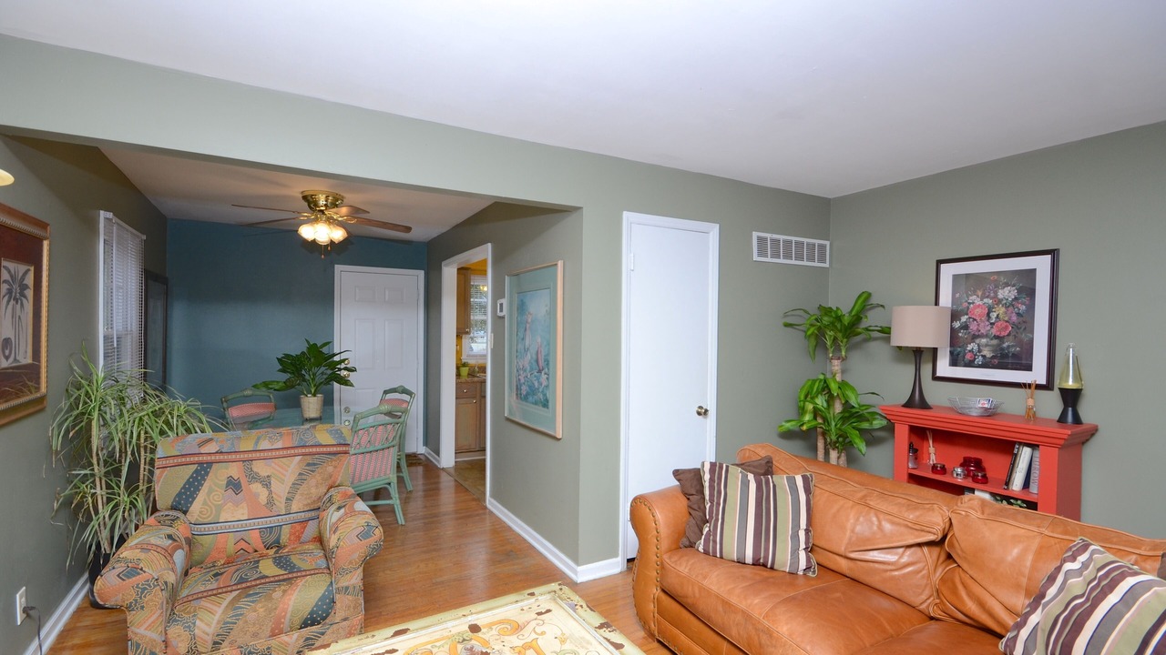 Photo of Livingroom in Midtown - Westport