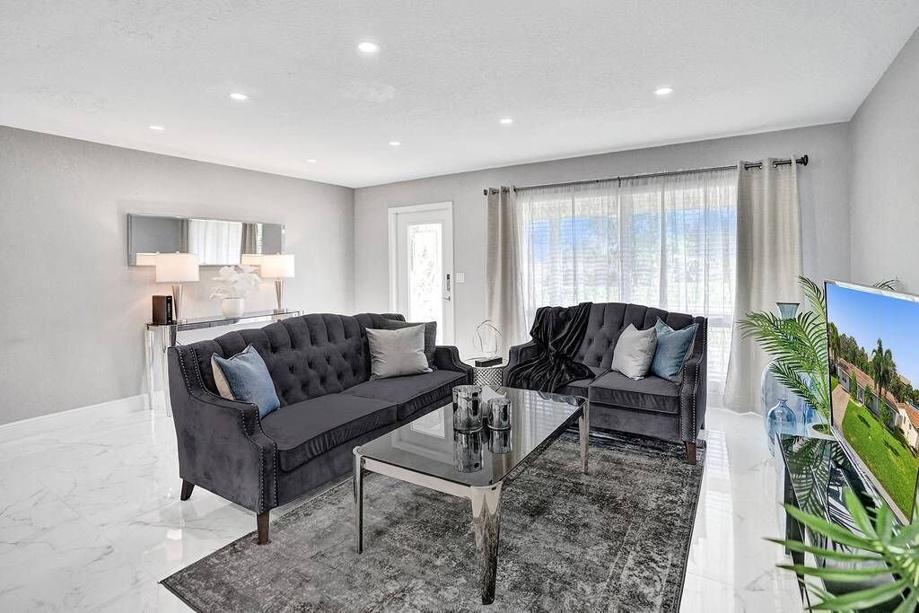 Photo of Livingroom in Deerfield Beach