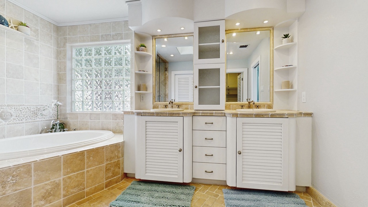 Photo of Bathroom in Key Allegro