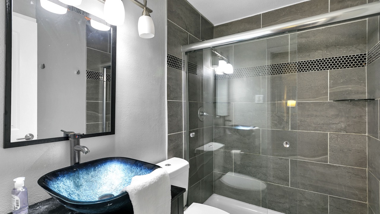 Photo of Bathroom in Central Arlington
