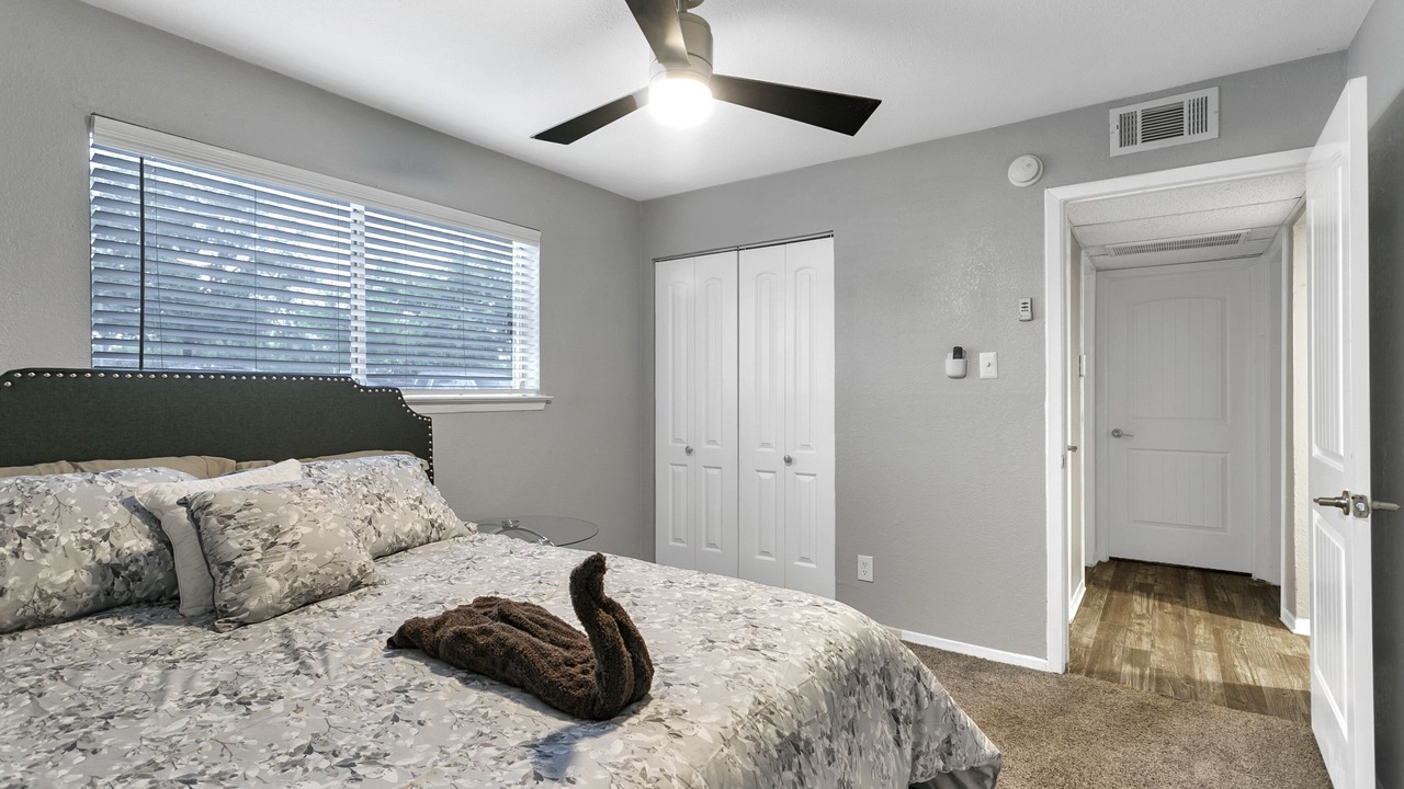 Photo of Bedroom in Central Arlington