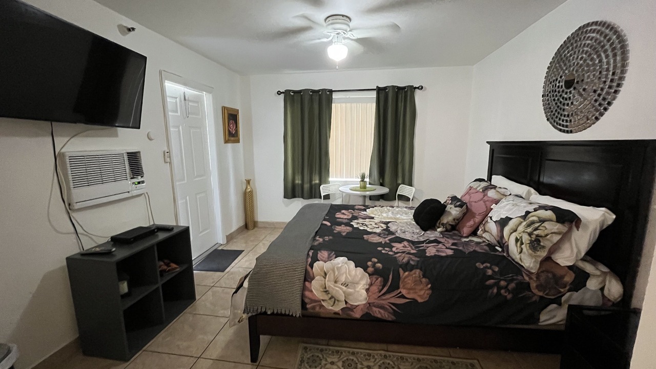 Photo of Bedroom in Royal Poinciana