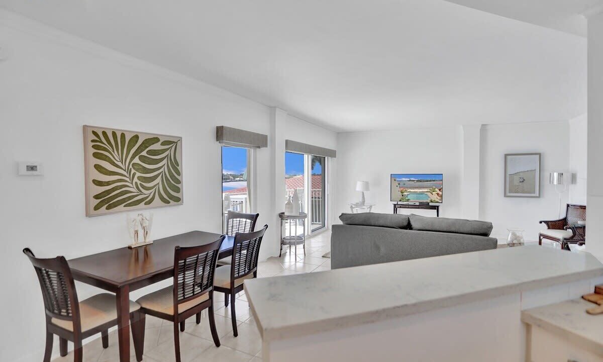 Photo of Livingroom in Central Beach