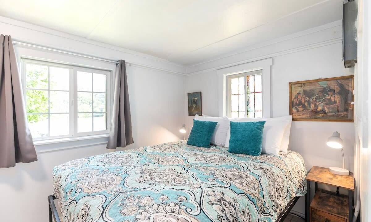 Photo of Bedroom in Rockaway Beach