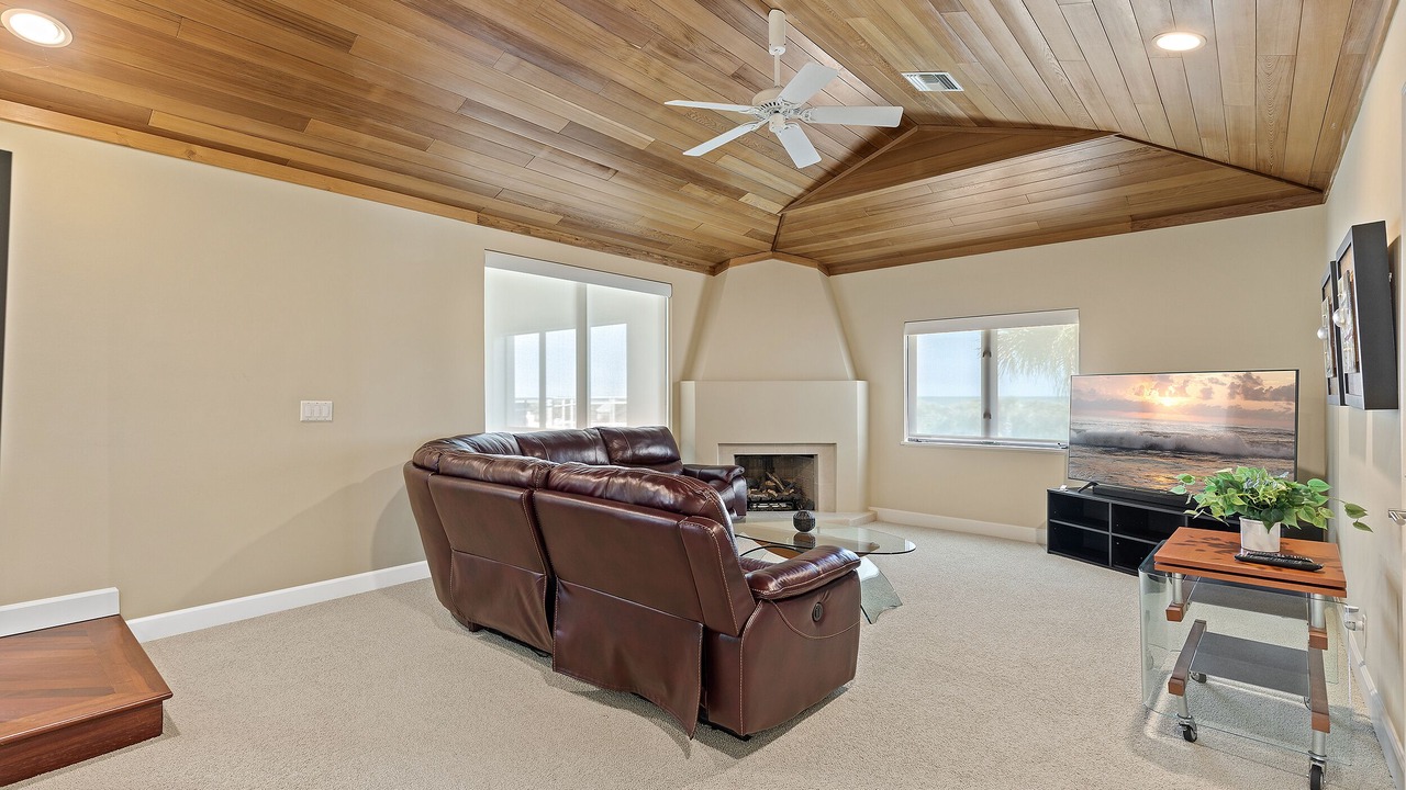Photo of Livingroom in Coronado Shores
