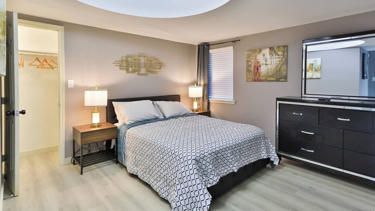 Photo of Bedroom in Central Arlington