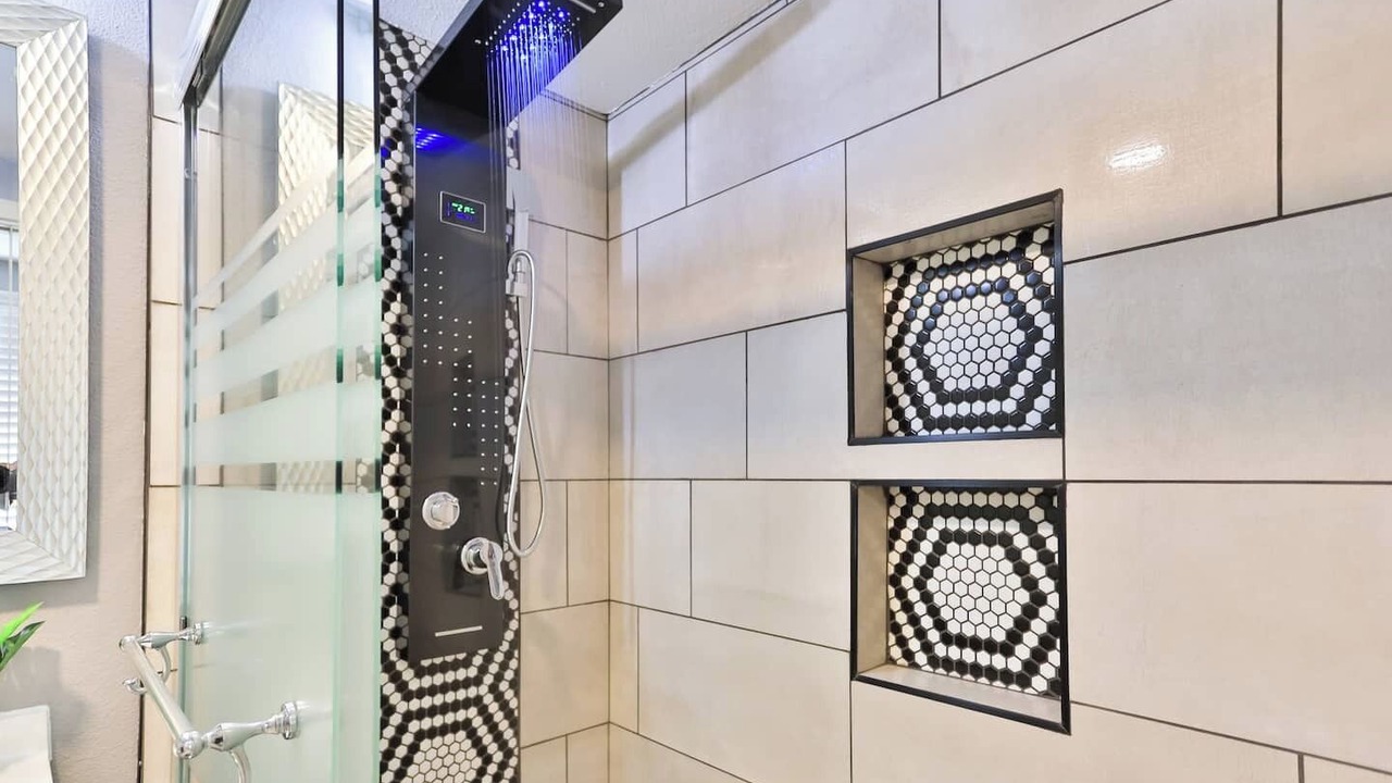 Photo of Bathroom in Central Arlington