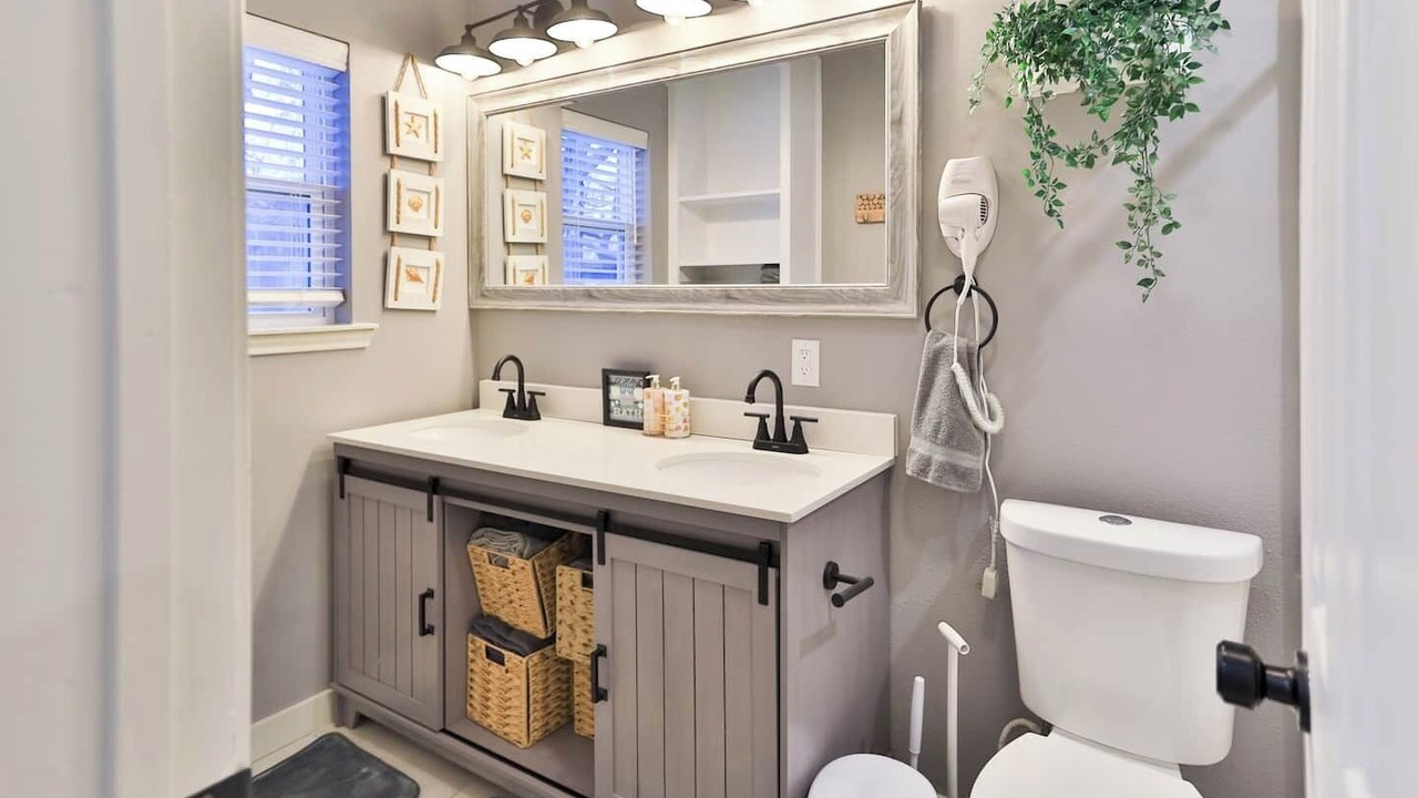 Photo of Bathroom in Central Arlington