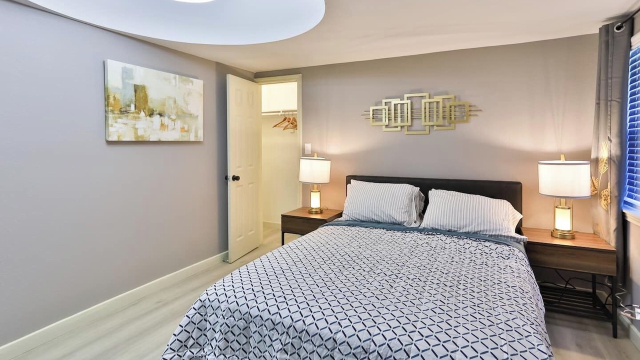Photo of Bedroom in Central Arlington