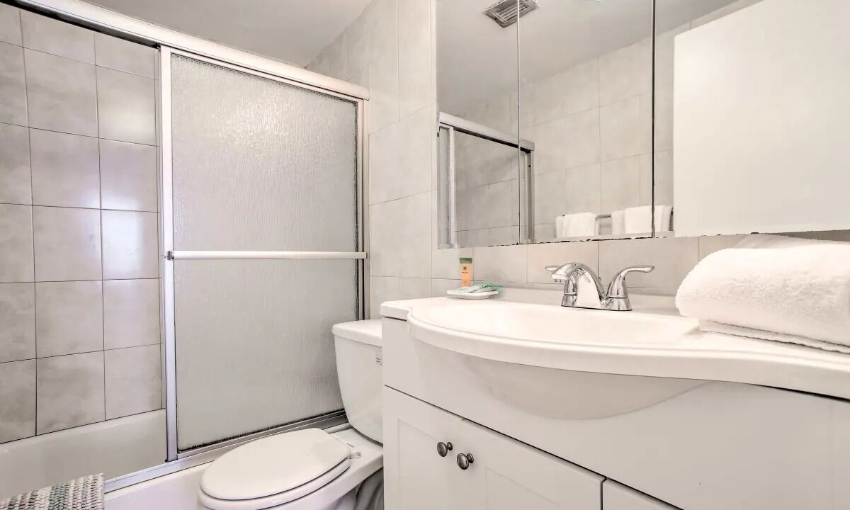 Photo of Bathroom in Galt Mile