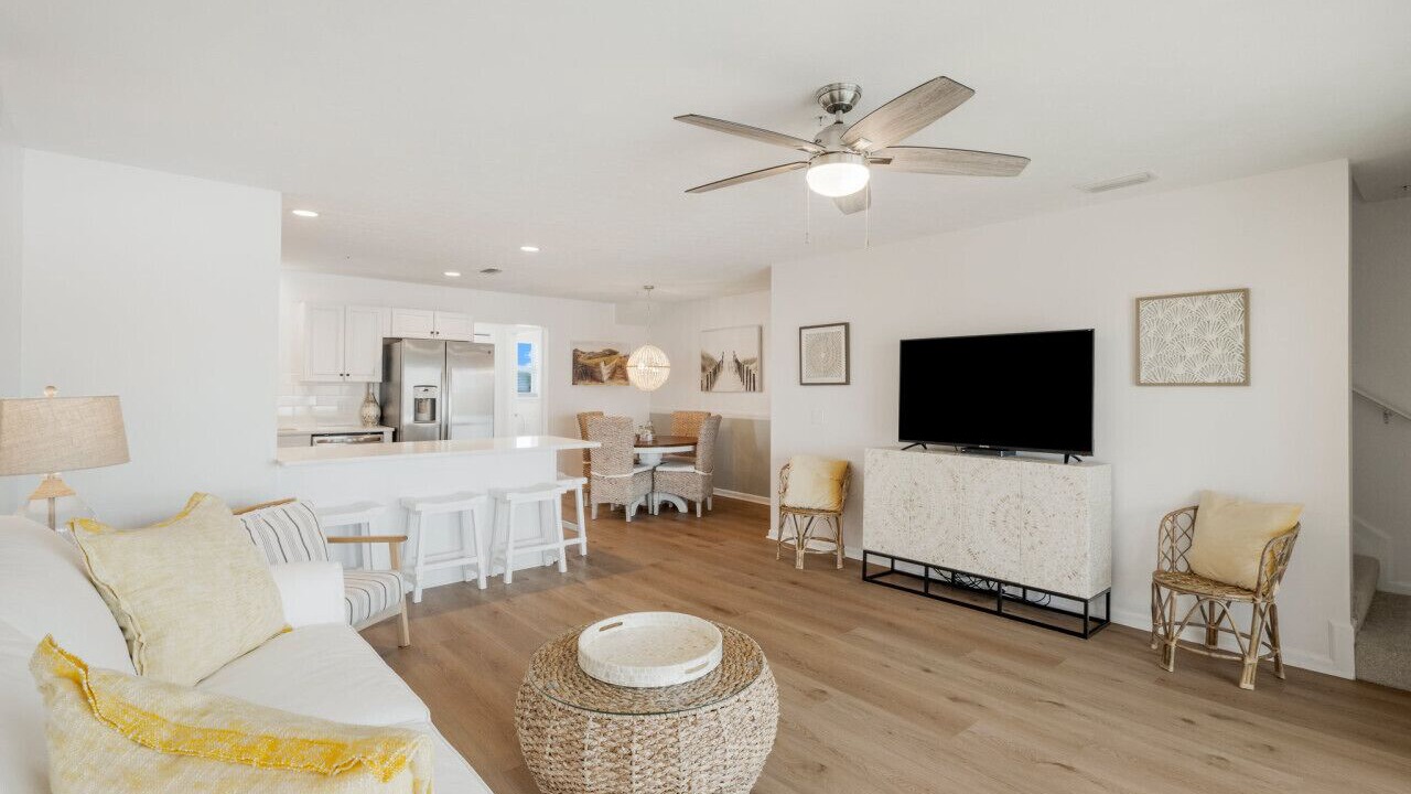 Photo of Livingroom in Mexico Beach