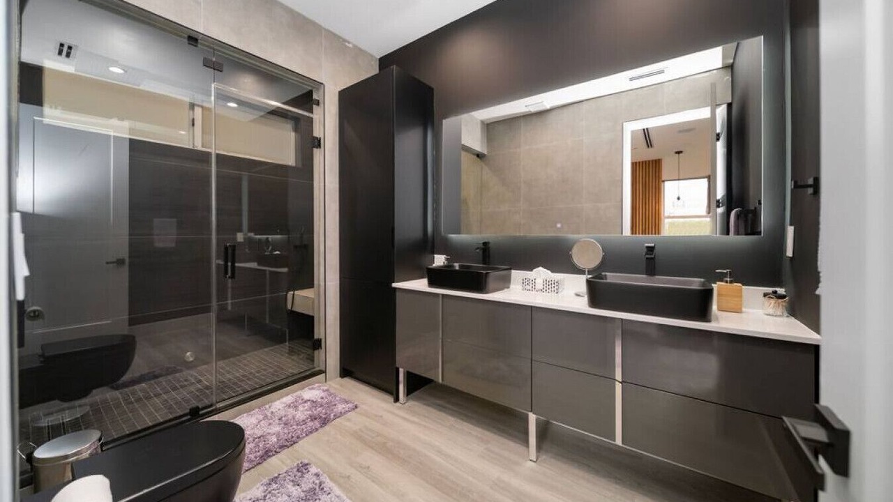 Photo of Bathroom in Victoria Park
