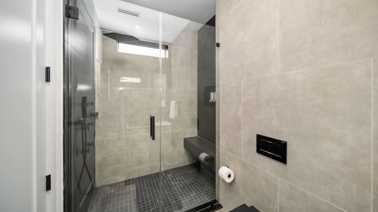 Photo of Bathroom in Victoria Park